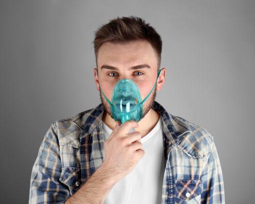 Image of a man with a blue mask, likely due to allergic bronchitis.